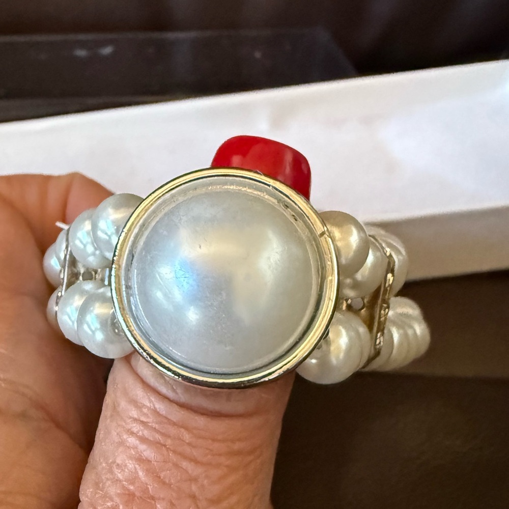 Faux white bow pearl earrings NIP and matching elastic bracelet set. Never worn. - Picture 4 of 4
